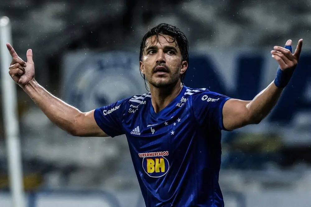 O Retorno do Flecheiro: Marcelo Moreno Reforça o Cruzeiro