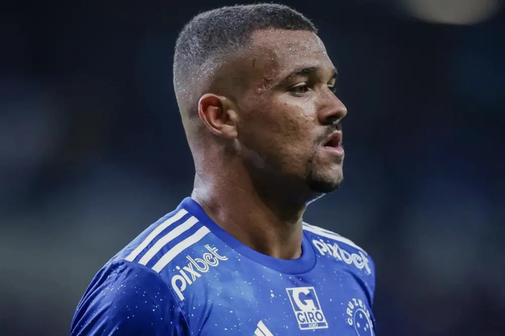 Zé Ivaldo: Pilar Defensivo do Cruzeiro na Final do Mineiro