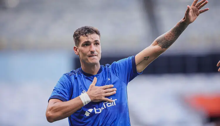 Cruzeiro vence Botafogo com gol de Dinenno