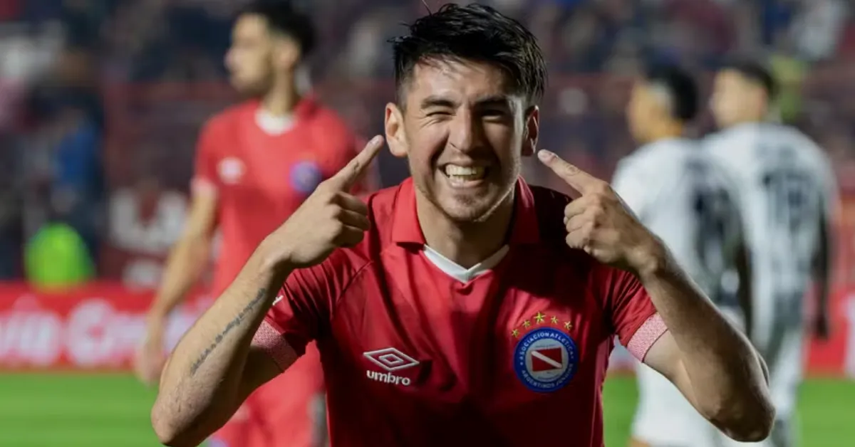 Cruzeiro Assegura Permanência de Villalba para Temporada 2025