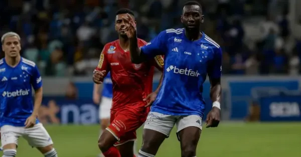 Yannick Bolasie: Chuteiras em Casa Durante Jogo do Cruzeiro