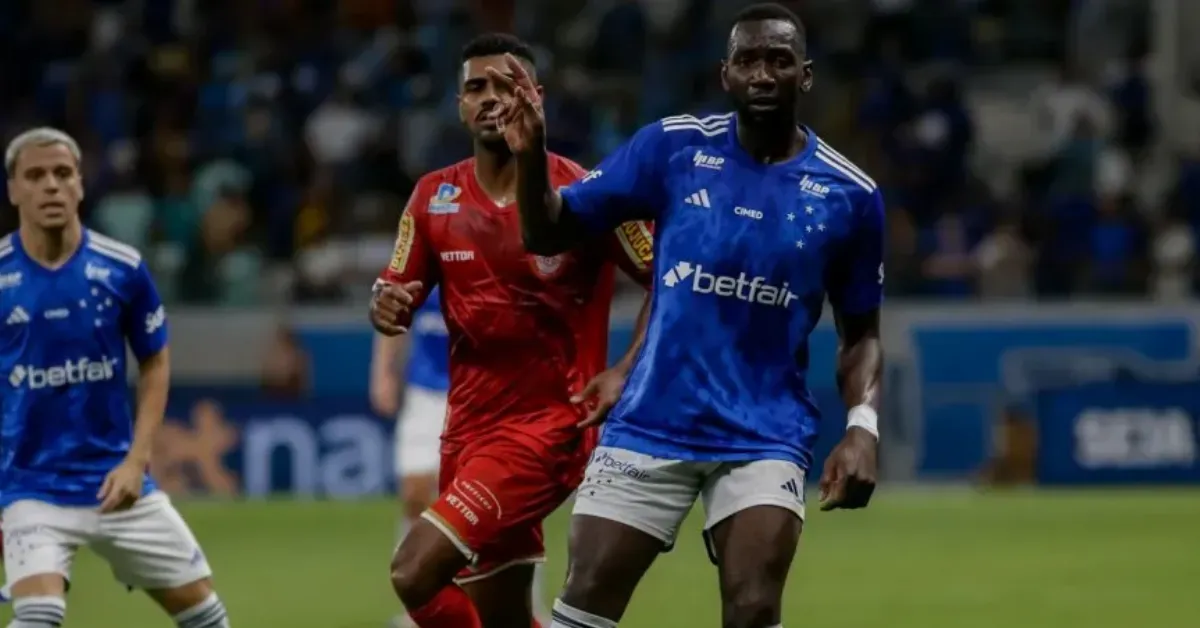 Yannick Bolasie: Chuteiras em Casa Durante Jogo do Cruzeiro
