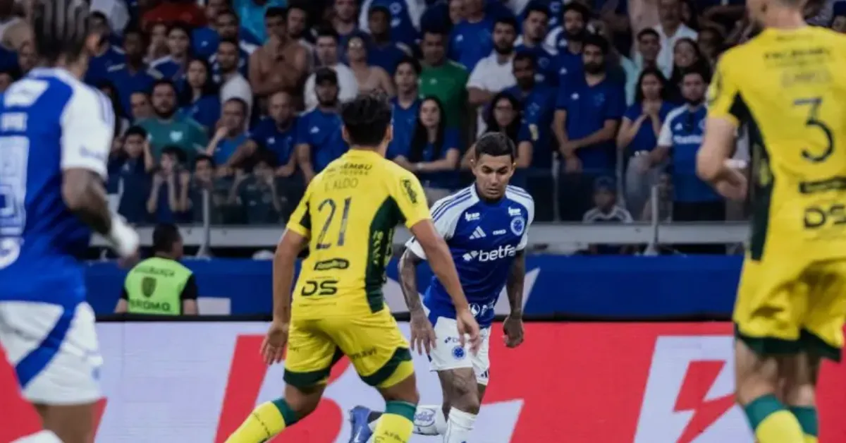 Cruzeiro: Estreia Vitoriosa no Brasileirão e Público Expressivo