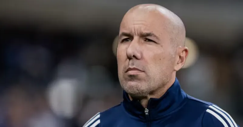 Cruzeiro no Mercado: Análise da Estratégia de Transferências de Leonardo Jardim