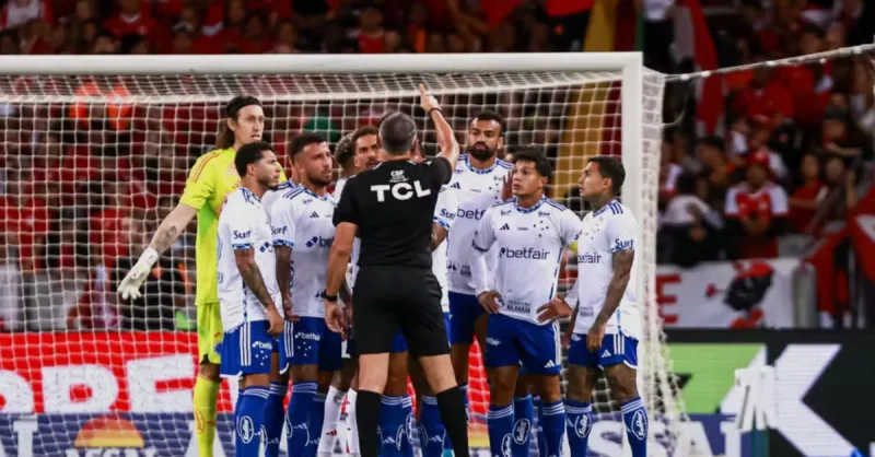 CBF Afasta Árbitro do VAR em Cruzeiro x Palmeiras: Entenda a Polêmica e Impacto no Brasileirão