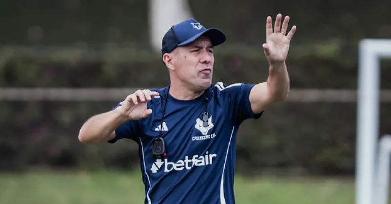Cruzeiro: Retorno Histórico à Liderança do Brasileirão e Análise de Desempenho