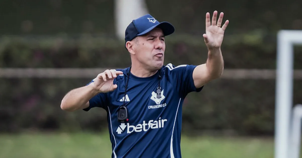 Cruzeiro: Retorno Histórico à Liderança do Brasileirão e Análise de Desempenho