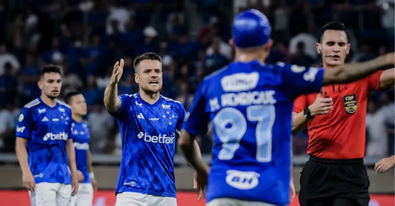 Cruzeiro SAF: Nova Estratégia de Contratações Prioriza Jovens Talentos e Vendas Futuras