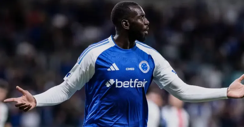 Cruzeiro: Bolasie e Marquinhos Fortalecem Laços com a Torcida em Meio à Preparação