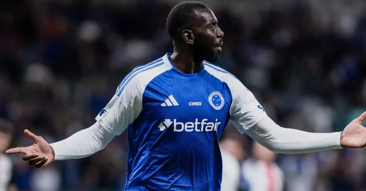 Cruzeiro: Bolasie e Marquinhos Fortalecem Laços com a Torcida em Meio à Preparação
