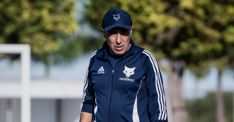 Cruzeiro: Jardim Revela Escalação Titular Contra Banfield na Vitória Cup