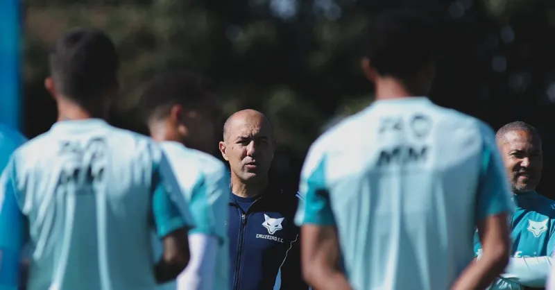 Decisões de Jardim: Cruzeiro Perto do Limite e Buscando Saídas Estratégicas no Elenco