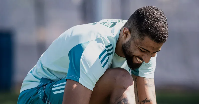 João Marcelo: Zagueiro do Cruzeiro Perto do Retorno Triunfal | Detalhes da Recuperação