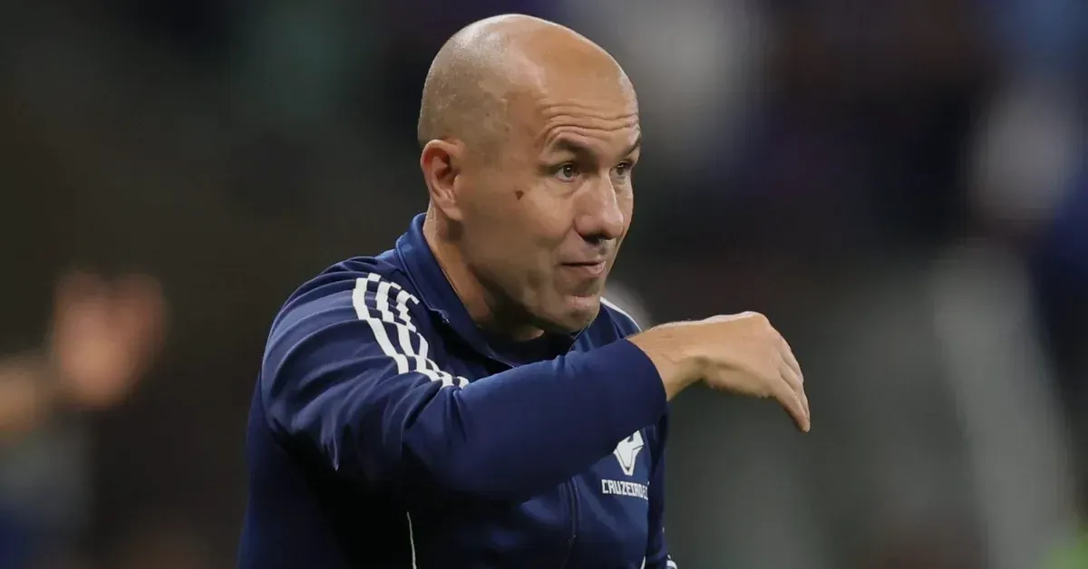 Leonardo Jardim Adota Enigma na Escalação do Cruzeiro para o Clássico da Copa do Brasil