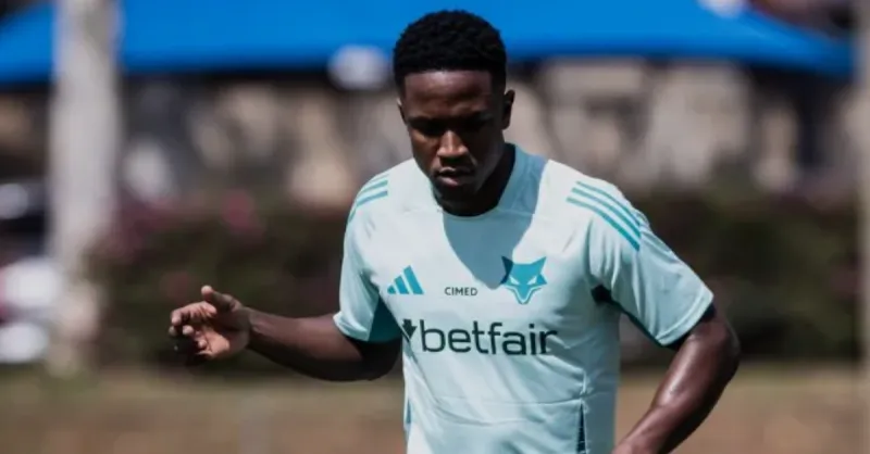 Sinisterra Perto da Estreia e Goleiro Léo Aragão Volta aos Treinos: As Novidades do Cruzeiro Antes do Clássico