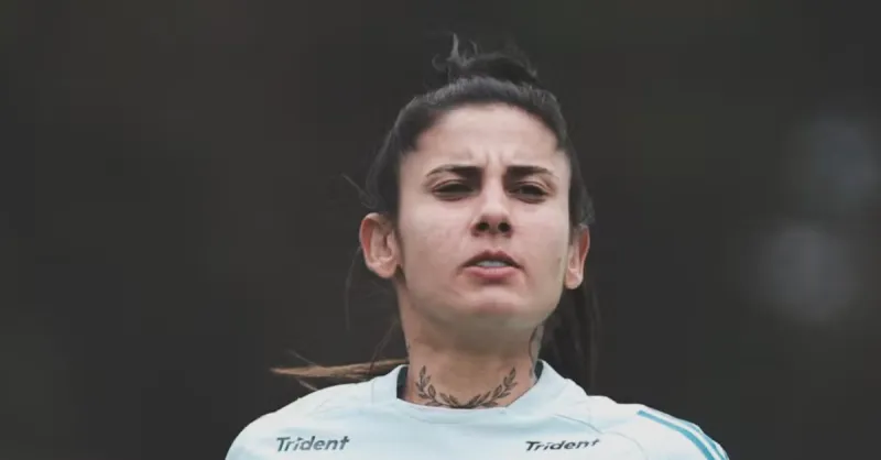 Gaby Soares Renova com Cruzeiro até 2027: O Futuro da Meio-Campista Celeste