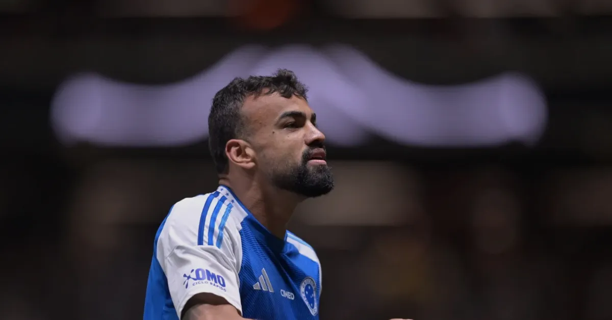Fabrício Bruno Retorna ao Cruzeiro: Impacto na Defesa para Jogo Contra o Juventude