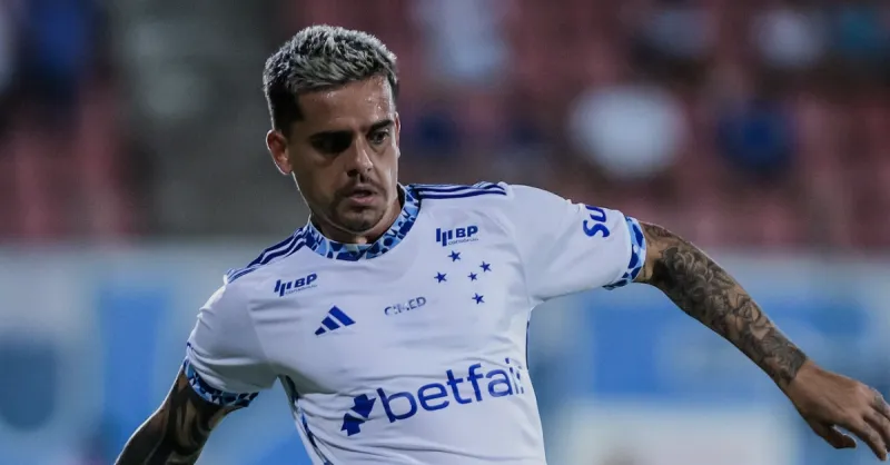Fagner no Cruzeiro: Lateral rescinde com Corinthians e assina