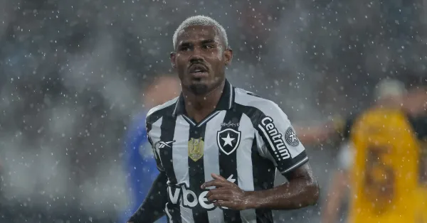 Cruzeiro avalia contratação de Cuiabano: lateral do Nottingham Forest é alvo