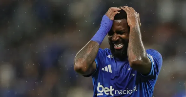 Gerson em Campo: Cruzeiro Perde para Democrata-GV em Estreia Marcada por Erro Crucial